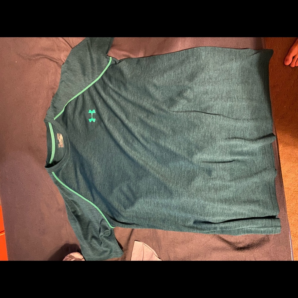 New*** green under armor shirt